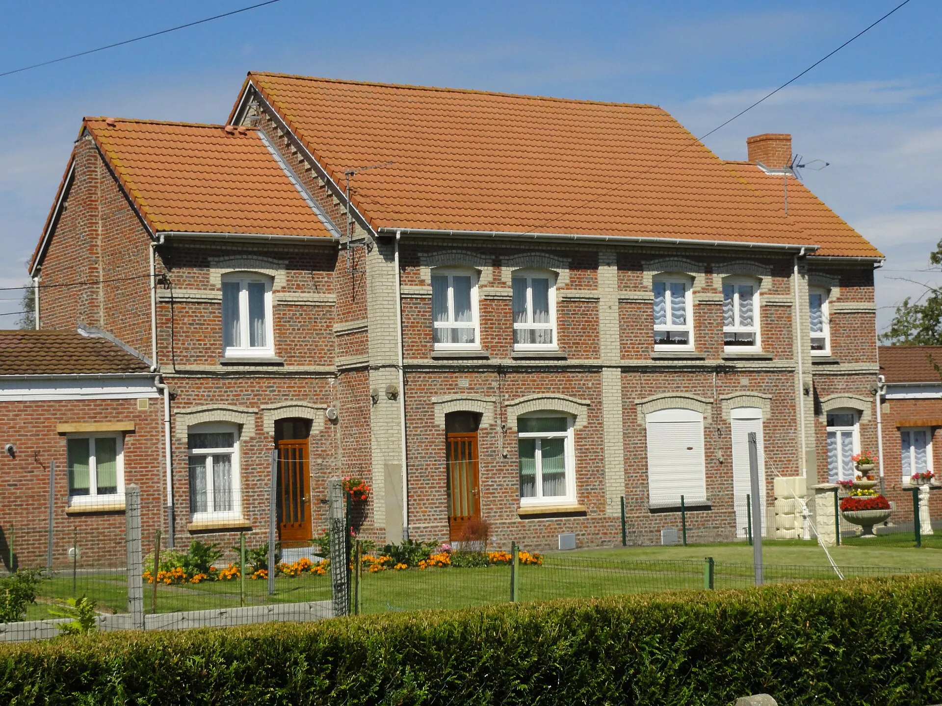 Maisons de mineurs jumelées en brique d'une cité minière à Bruay-la-Buissière